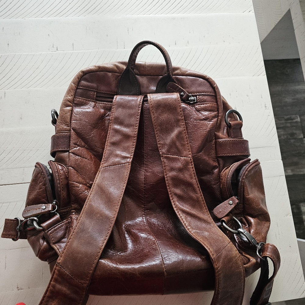Leather convertible backpack & shoulder bag in brown vintage leather - Picture 2 of 4